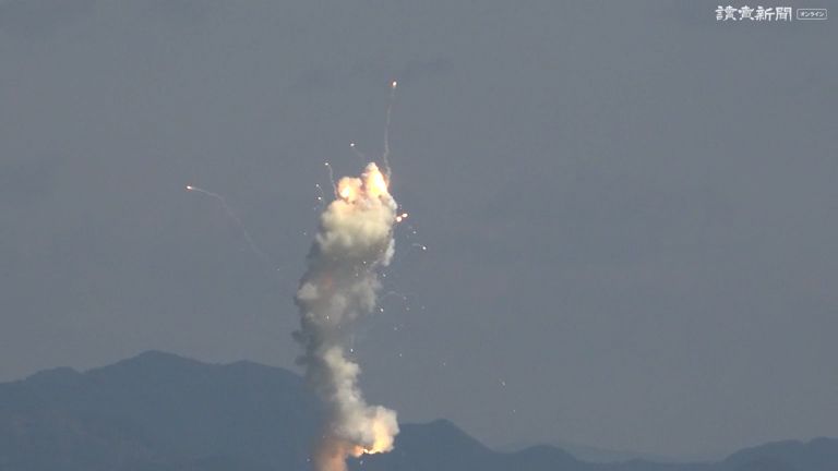 Výbuch pět vteřin po startu. Japonský pokus o vynesení družice selhal